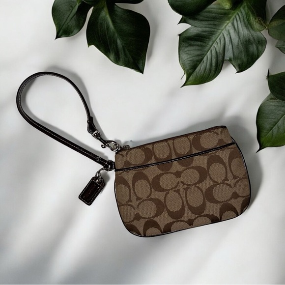 Coach Handbags - Coach Signature Collection Wristlet Clutch Universal Case Leather Jacquard